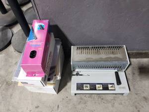 lot 604 image: Ibico Kombo Comb Binding Machine w Lots of Combs & Presentation Covers
