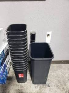 lot 607 image: Lot of 16 Black Office Trash Cans