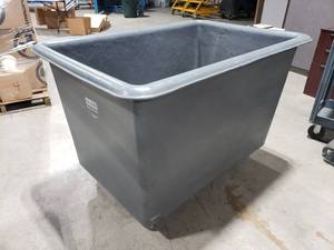 lot 626 image: Uline Gray 20Bushel (25 Cu Ft) Poly BoxBasket Truck