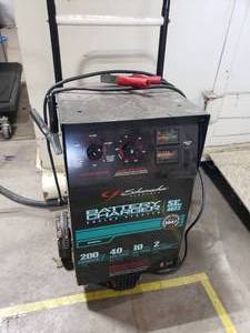lot 631 image: Schumacker SE 4022 200 Amp Battery Charger & Engine Starter