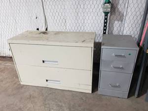 lot 660 image: Lot of 2 File Cabinets