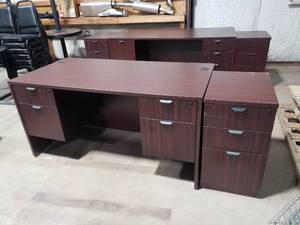 lot 666 image: Office Desk w Matching File Cabinet