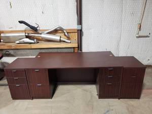 lot 667 image: Office Desk w 2 Matching File Cabinets