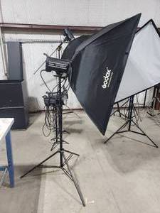 lot 683 image: Godox QT400IIM Professional Photography Flash Head w Tripod & Softbox