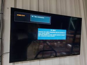 lot 716 image: Samsung 50 LED HDTV w Remote