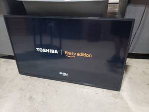 lot 721 image: Toshiba 55 FireTV 55LF621U19 w Remote