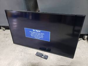 lot 722 image: Insignia 40 LED 1080p HDTV w Remote NS-40D510NA19