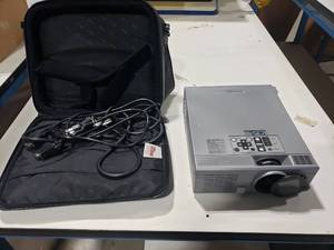 lot 742 image: Mitsubishi LVP-S50U Projector w Case & Extras
