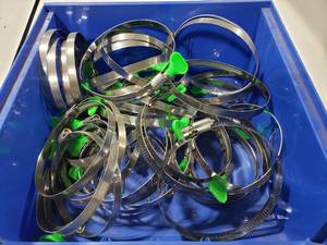 lot 749 image: Large Lot of 4 Hose Clamps