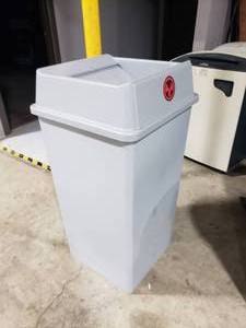 lot 767 image: Rubbermaid 3959 50 Gallon Trash Can w Hands Free Quick Close Lid