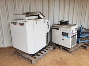 lot 786 image: Large Ingersoll Compressor w Refrigerated Compressed Air Dryer