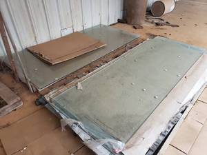 lot 788 image: Large Lot of 5 Solid Glass Panels on Pallet