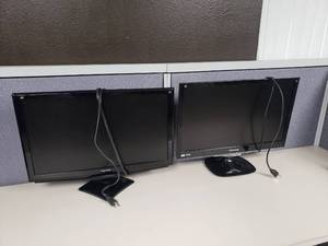 lot 796 image: Lot of 2 ViewSonic Computer Monitors