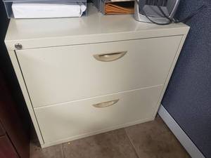 lot 808 image: 2 Drawer Lateral File Cabinet