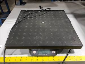 lot 816 image: Fairbanks Digital Scale Model SCB-R9000-14U