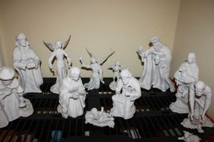 lot 3 image: Boehm Christmas Nativity Figurines