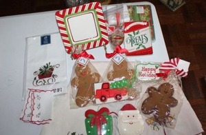 lot 69 image: Christmas linens and table decorations