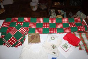 lot 67 image: Christmas napkins and linens plus extra fabrics
