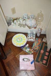 lot 52 image: Easter and Spring decorations and household items
