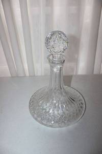 lot 41 image: Lead crystal decanter - 10.5 tall