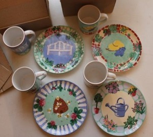 lot 35 image: Garden Party dish set - set of 4 mugs with matching plates
