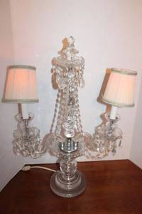 lot 26 image: Crystal table lamp - electric, 22 tall x 16 wide