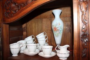 lot 60 image: Royal Albert Orleans tea cup and saucers