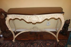 lot 11 image: Wooden console table - 5x2x35