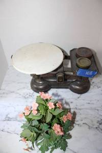 lot 108 image: Antique cast iron balancing scale as shown