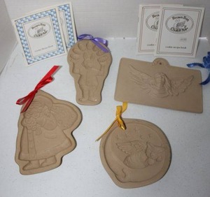 lot 117 image: Brown Bag Cookie Molds - 4 total