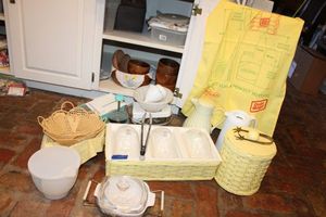 lot 128 image: Household items yellow basket serving items, wooden bowls and more