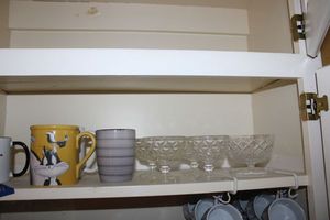 lot 131 image: Coffee mugs, Vintage Imperial Glass crisscross diamond set