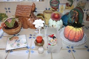 lot 134 image: Misc. household items with Woman who lived in a shoe cookie jar