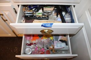 lot 135 image: Kitchen items 2 drawer contents