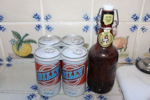 lot 142 image: Vintage beer cans and brown bottle (2 cans still have liquid) - Not for consuming.