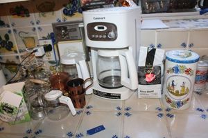 lot 143 image: Coffee and Tea lot, see photos