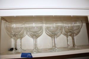 lot 146 image: Large wine glasses - set of 8