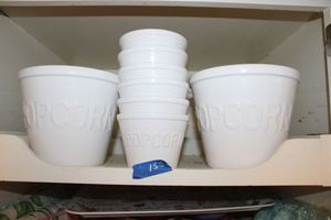 lot 155 image: Ceramic Popcorn bowl set