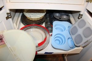 lot 158 image: Kitchen baking items pie plates, tins and silicon molds