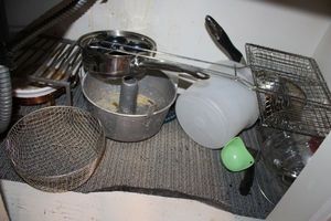 lot 164 image: Misc. kitchen items