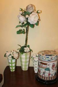 lot 13 image: Asian porcelain cylindrical box with lid and flower arrangements