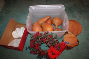 lot 242 image: Home dcor Gourds, wooden box with lid, shells, Christmas wreath