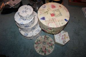 lot 427 image: Decorative storage boxes plus floral lamp shade