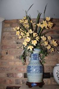 lot 392 image: Chinese blue and white vase with flower arrangement. Matches lot 220