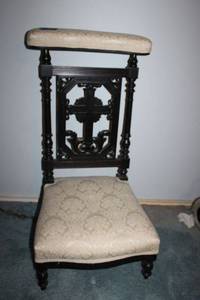 lot 402 image: Kneeling Prayer Chair