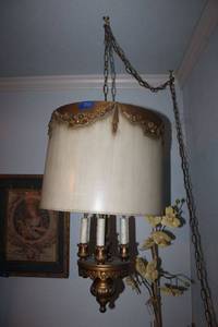 lot 403 image: Vintage hanging chain lamp