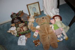 lot 415 image: Teddy Bears and dolls