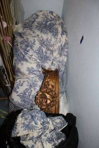 lot 417 image: Blue and white Bedspread with bed net and holder
