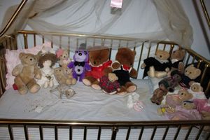 lot 419 image: Teddy Bears