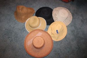 lot 431 image: Sun hats